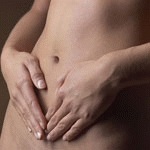 les symptômes de la cystite: miction fréquente et douloureuse d'urine trouble