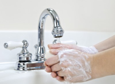Le lavage des mains: simple mais efficace pour ne pas tomber malade