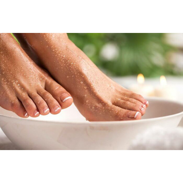 Bain de pieds aux huiles essentielles et propolis